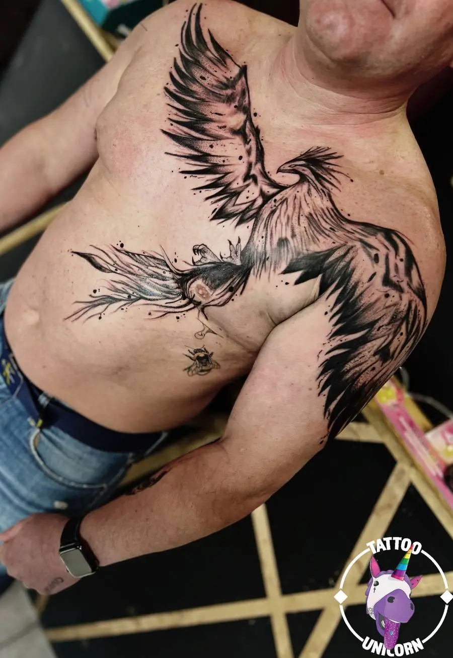 Tatuaż feniksa w stylu blackwork